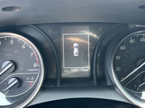 Used 2022 Toyota Camry SE FWD image 14
