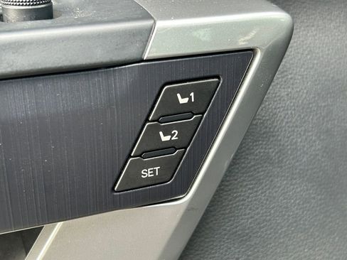 Used 2024 Toyota Tundra Platinum AWD/4WD image 25