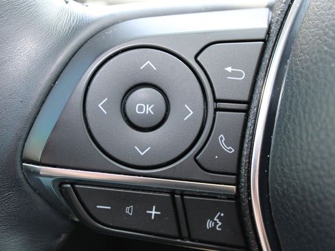 Used 2020 Toyota Camry XSE image 21
