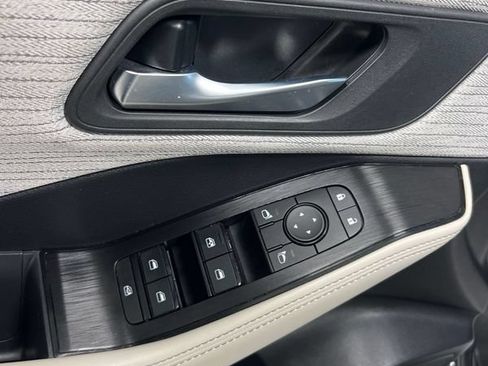 Used 2023 Nissan Rogue SV AWD/4WD image 16