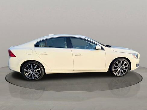 Used 2017 Volvo S60 T5 Inscription image 7