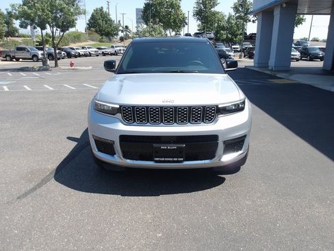 New 2025 Jeep Grand Cherokee L Summit w/ Luxury Tech Group V image 3