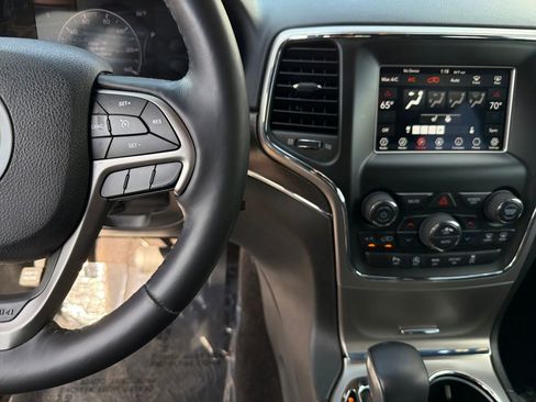 Used 2018 Jeep Grand Cherokee Limited image 16