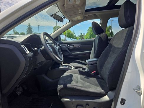 Used 2016 Nissan Rogue SV w/ SV Moonroof Package AWD/4WD image 13
