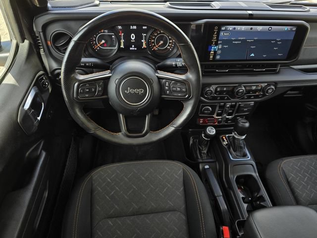 Used 2025 Jeep Gladiator Mojave w/ Safety Group AWD/4WD image 12