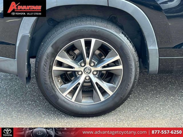 Used 2018 Toyota Highlander Plus AWD/4WD image 11