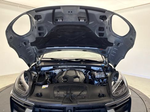 Certified 2023 Porsche Macan AWD/4WD image 13