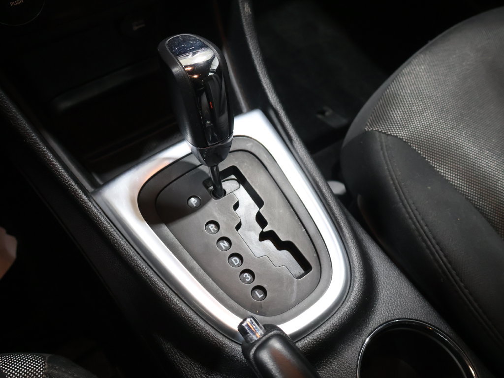 Used 2014 Dodge Avenger SE FWD image 25
