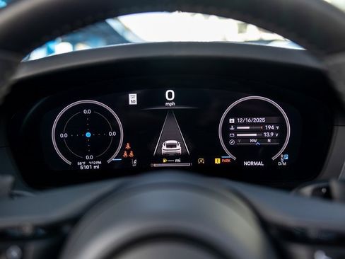 Used 2025 Porsche 911 Carrera image 27