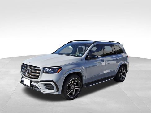 Used 2024 Mercedes-Benz GLS 450 4MATIC image 2