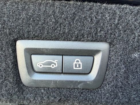 Used 2018 BMW 740i xDrive image 28