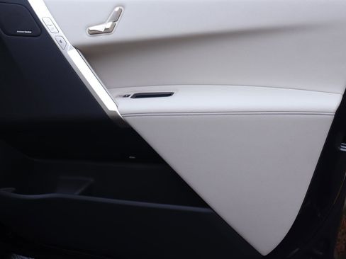 Certified 2026 BMW iX xDrive45 image 18