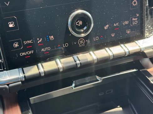 New 2025 GMC Yukon Denali w/ LPO, Floor Liner Package image 27