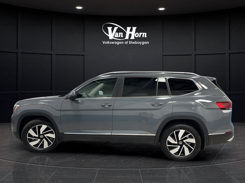 Used 2025 Volkswagen Atlas SEL AWD/4WD image 4