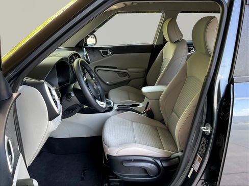 Used 2020 Kia Soul S FWD image 19