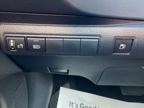 Used 2025 Toyota Corolla LE image 19