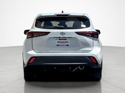 Certified 2025 Toyota Highlander LE AWD/4WD image 4