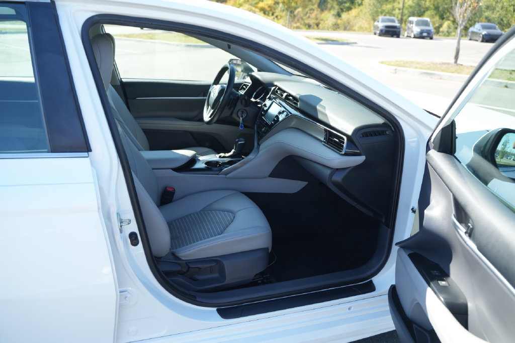 Used 2020 Toyota Camry SE FWD image 20