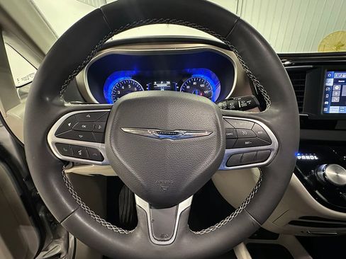 Used 2023 Chrysler Voyager LX FWD image 37