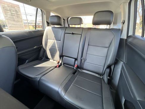 Used 2018 Volkswagen Tiguan SE w/ Panoramic Sunroof Package image 22