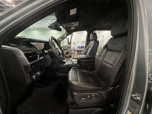Used 2025 GMC Yukon XL Denali AWD/4WD image 11
