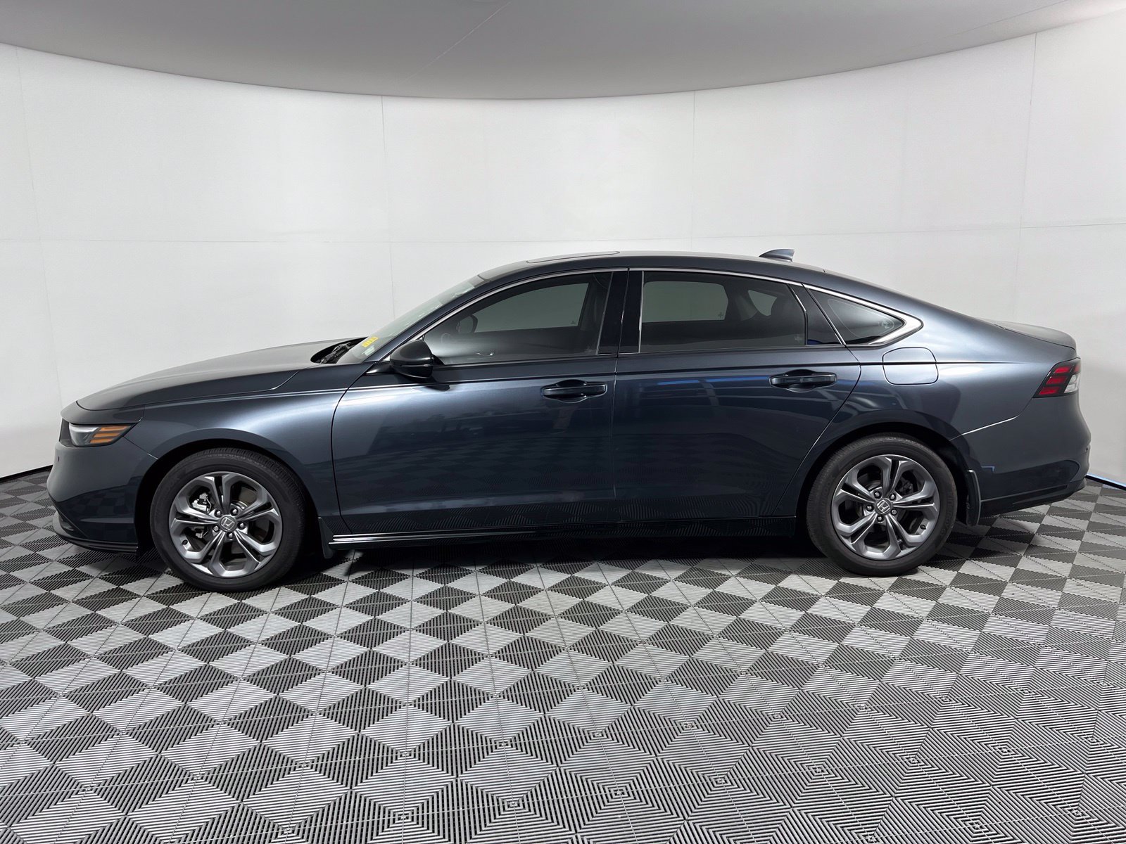 Used 2025 Honda Accord EX-L image 8