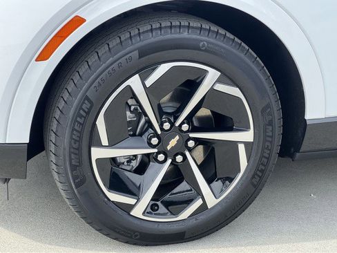 Used 2025 Chevrolet Equinox EV LT w/ Convenience Package image 31