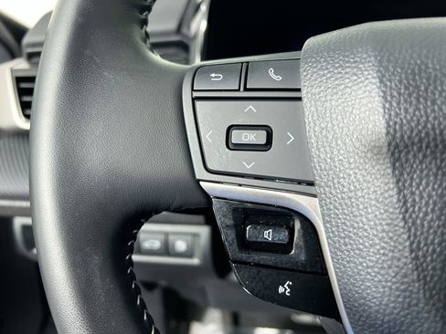 Used 2025 Toyota Camry SE w/ Convenience Package image 16