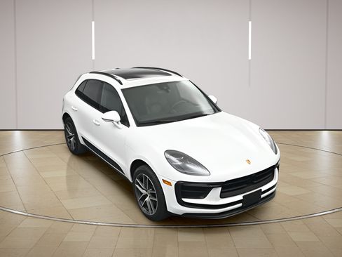 Used 2023 Porsche Macan AWD/4WD image 39