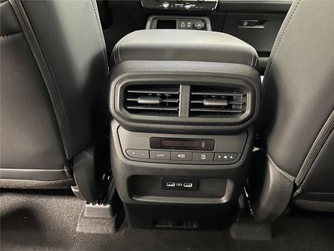 New 2025 Honda Pilot Touring image 33