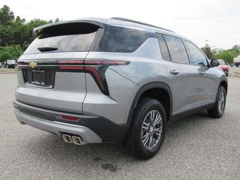 Used 2026 Chevrolet Traverse LT FWD image 7