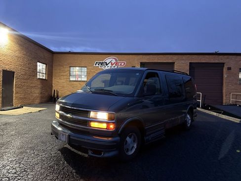 Used 1999 Chevrolet Express 1500 w/ Convenience Pkg image 1