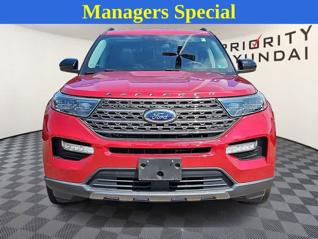 Used 2022 Ford Explorer XLT w/ Equipment Group 202A AWD/4WD image 2
