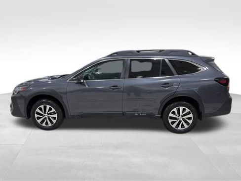 Used 2023 Subaru Outback Premium image 9