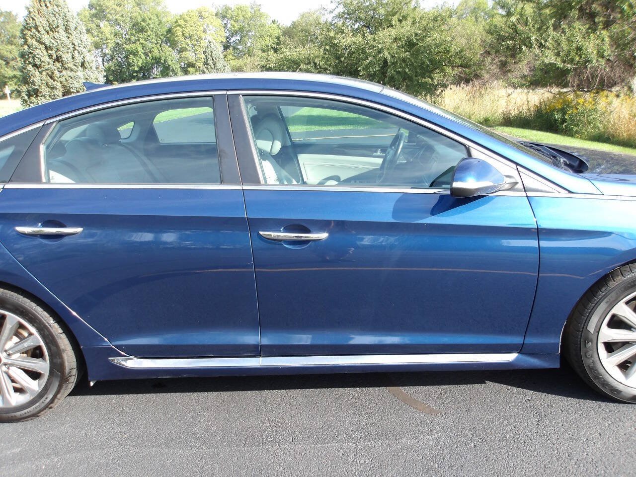 Used 2017 Hyundai Sonata Limited w/ Cargo Package FWD image 33