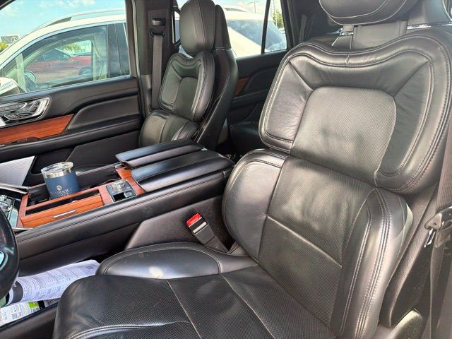 Used 2019 Lincoln Navigator Reserve w/ Cargo Package AWD/4WD image 5