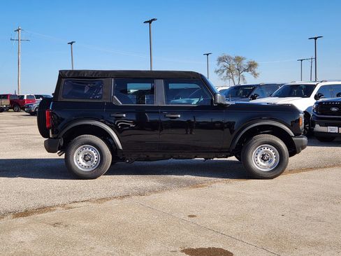 New 2025 Ford Bronco 4-Door image 7