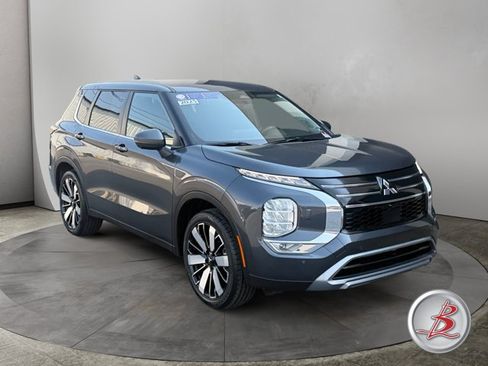 Used 2025 Mitsubishi Outlander SE AWD/4WD image 1
