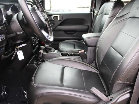Used 2022 Jeep Wrangler Unlimited Sahara w/ Cold Weather Group AWD/4WD image 35
