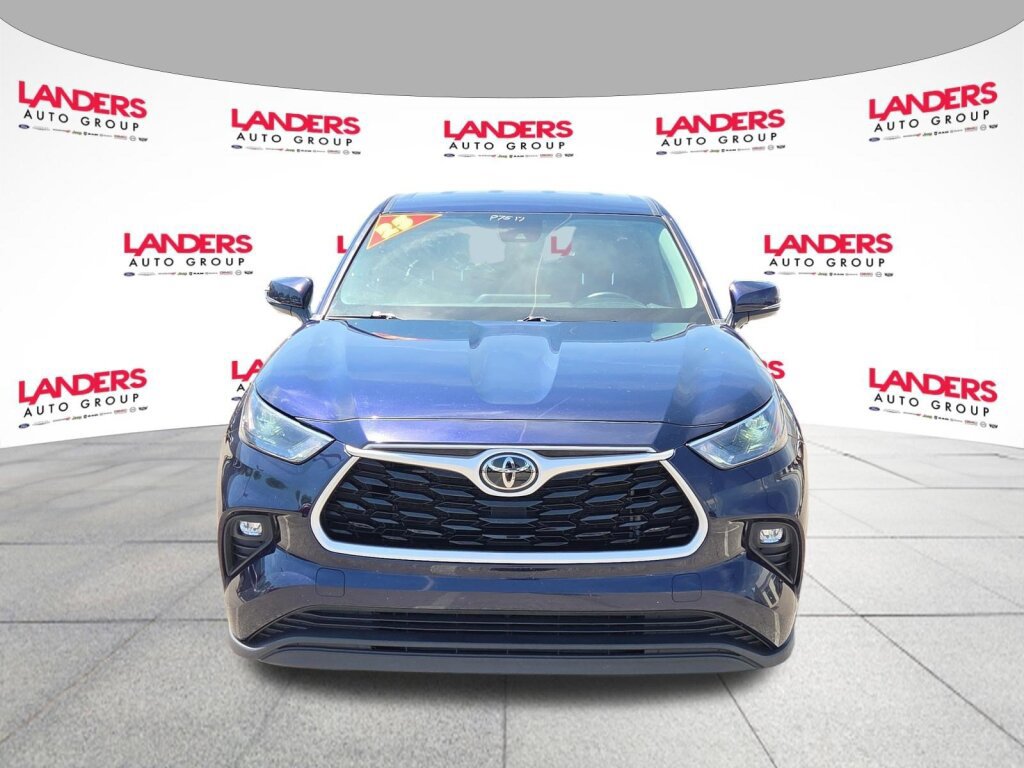 Used 2023 Toyota Highlander LE AWD/4WD image 8