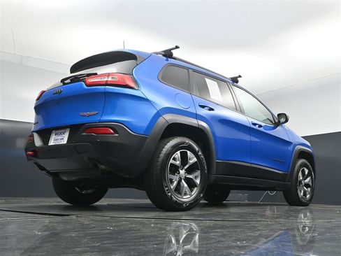Used 2018 Jeep Cherokee Trailhawk w/ Cold Weather Group AWD/4WD image 34