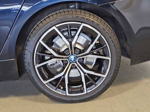 Used 2023 BMW 530e w/ M Sport Package image 8