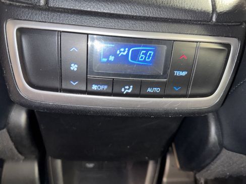 Used 2019 Toyota Highlander XLE w/ Carpet Mat Package (TMS) AWD/4WD image 26