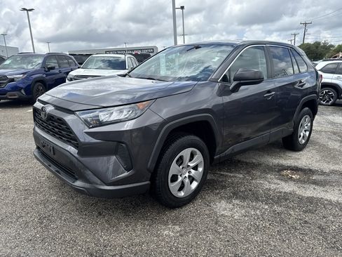 Used 2022 Toyota RAV4 LE FWD image 7