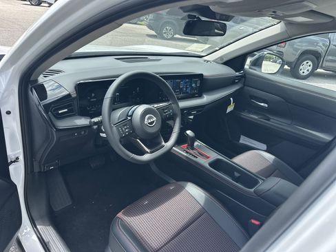 New 2026 Nissan Kicks SR FWD image 14