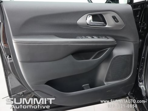 New 2027 Chrysler Pacifica Limited AWD/4WD image 53