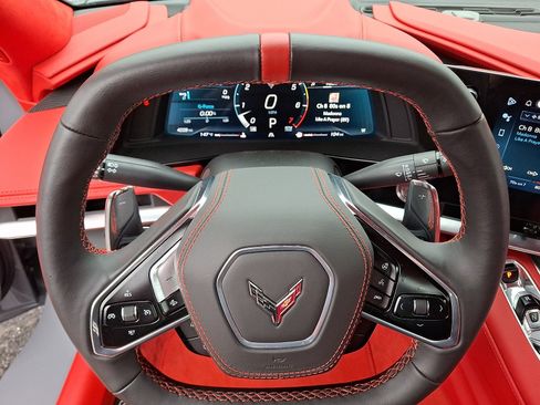 Used 2025 Chevrolet Corvette Stingray Premium Conv w/ Z51 Performance Package RWD image 18