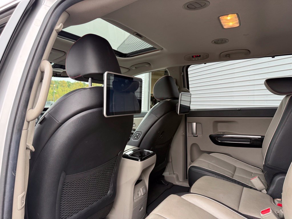 Used 2019 Kia Sedona EX w/ EX Premium Package FWD image 16