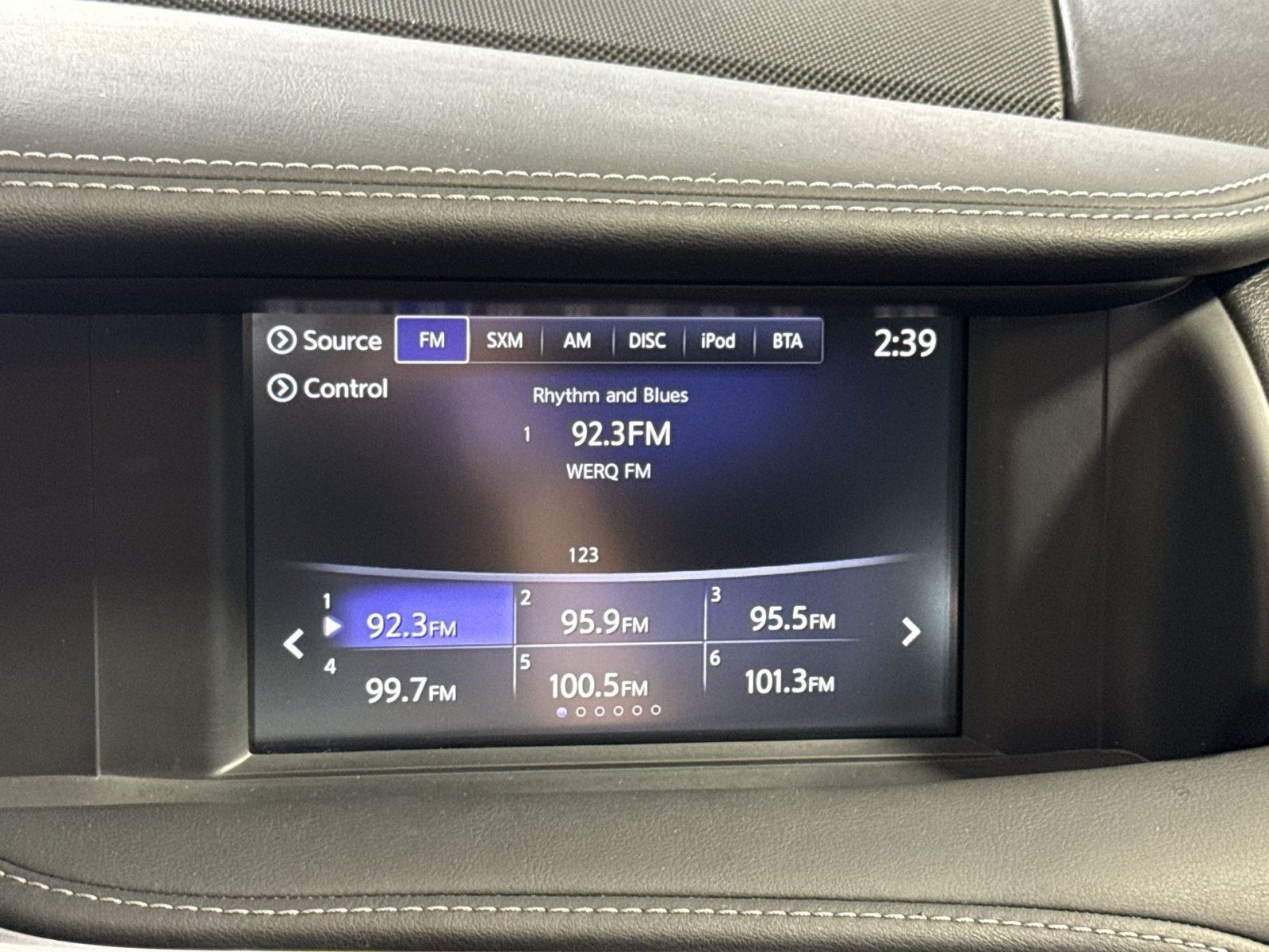 Used 2018 INFINITI QX30 FWD image 19