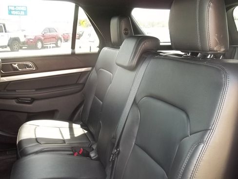 Used 2018 Ford Explorer XLT w/ Equipment Group 202A AWD/4WD image 12